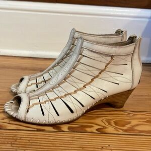 Pikolinos in perfect condition! Comfortable and gorgeous sandals.